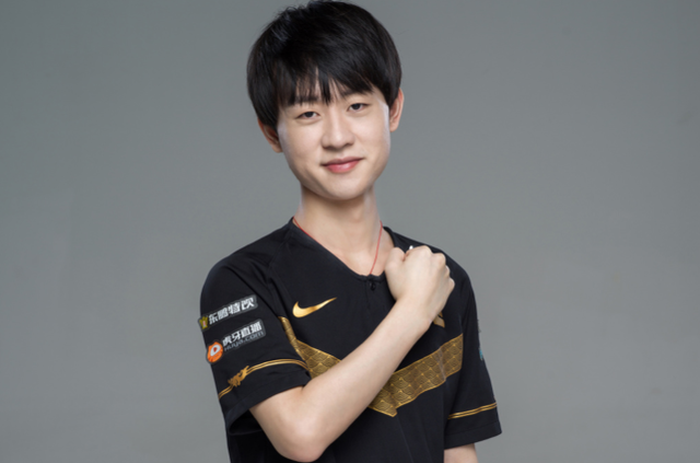 萨内蒂：劳塔罗是顶级射手也是领袖和楷模，当初我是悄悄签下他的.